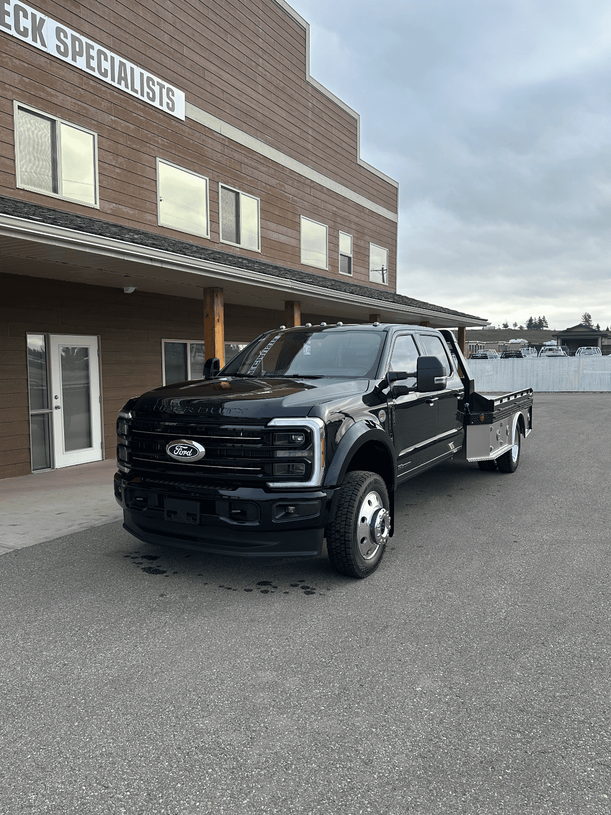 2027 FORD F-550 Platinum