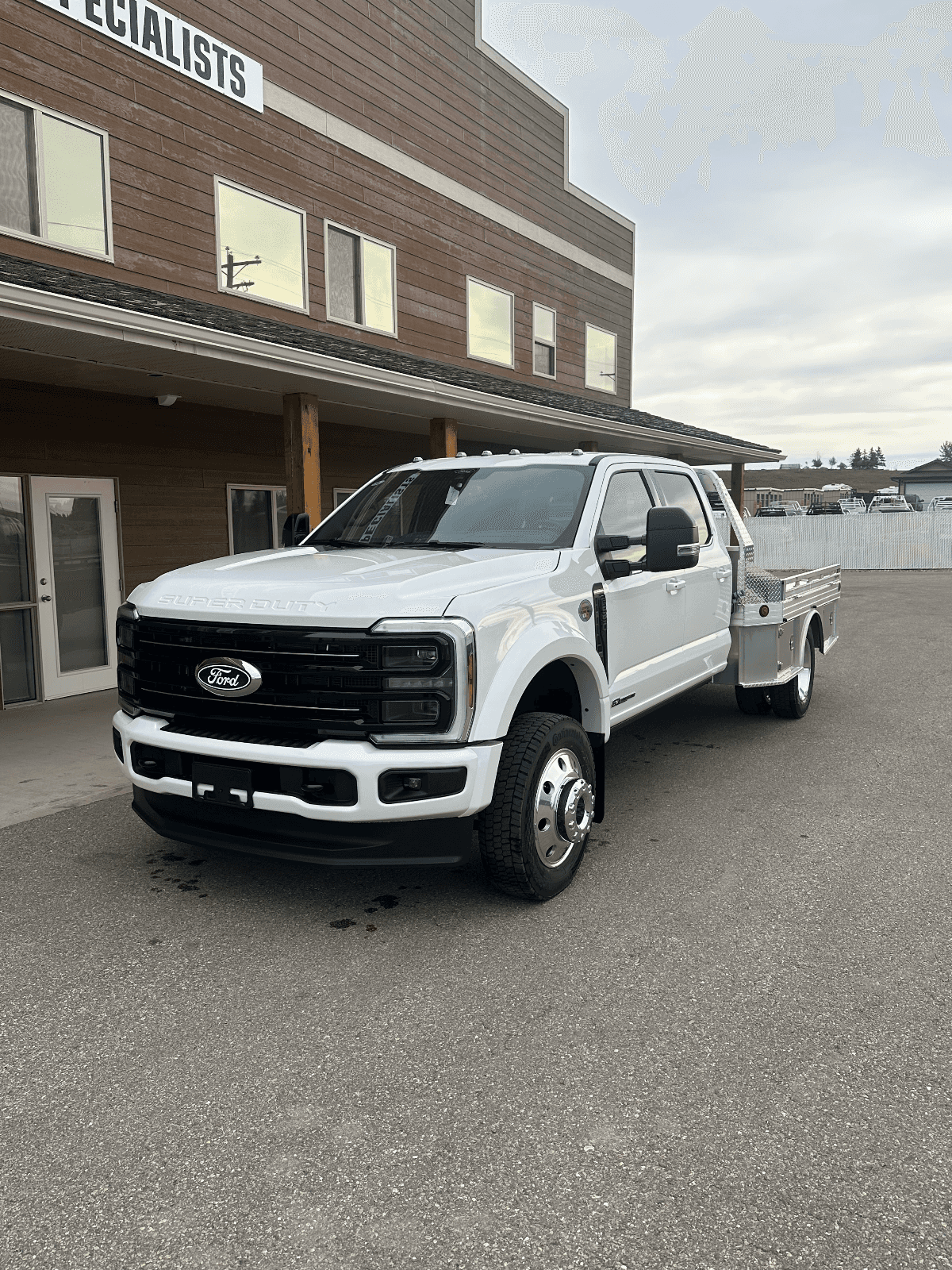 2027 FORD F-550 Platinum