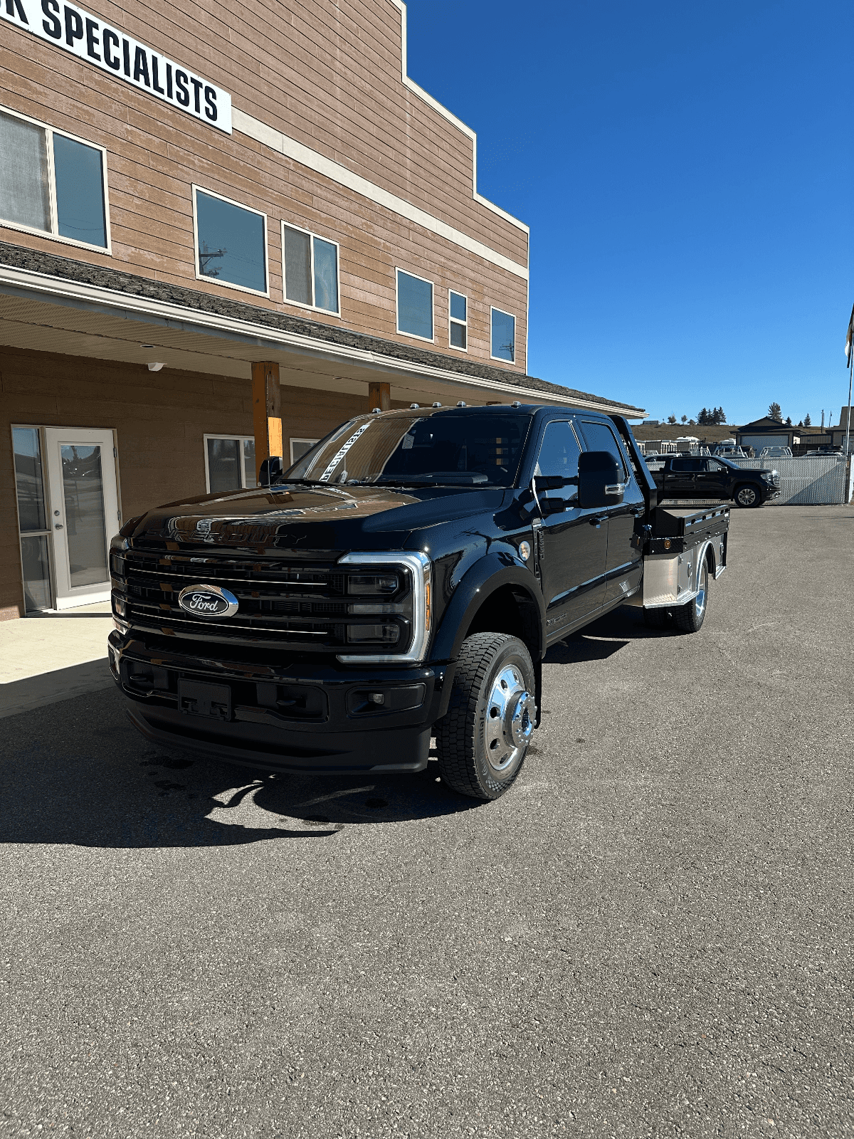 2027 FORD F-550 Platinum